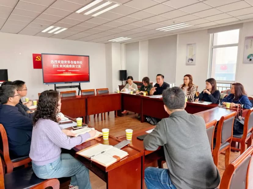 Zhongxuesheng Xuexi Bao and GACEE Co-Chart New Course for Chinese-Language Education
